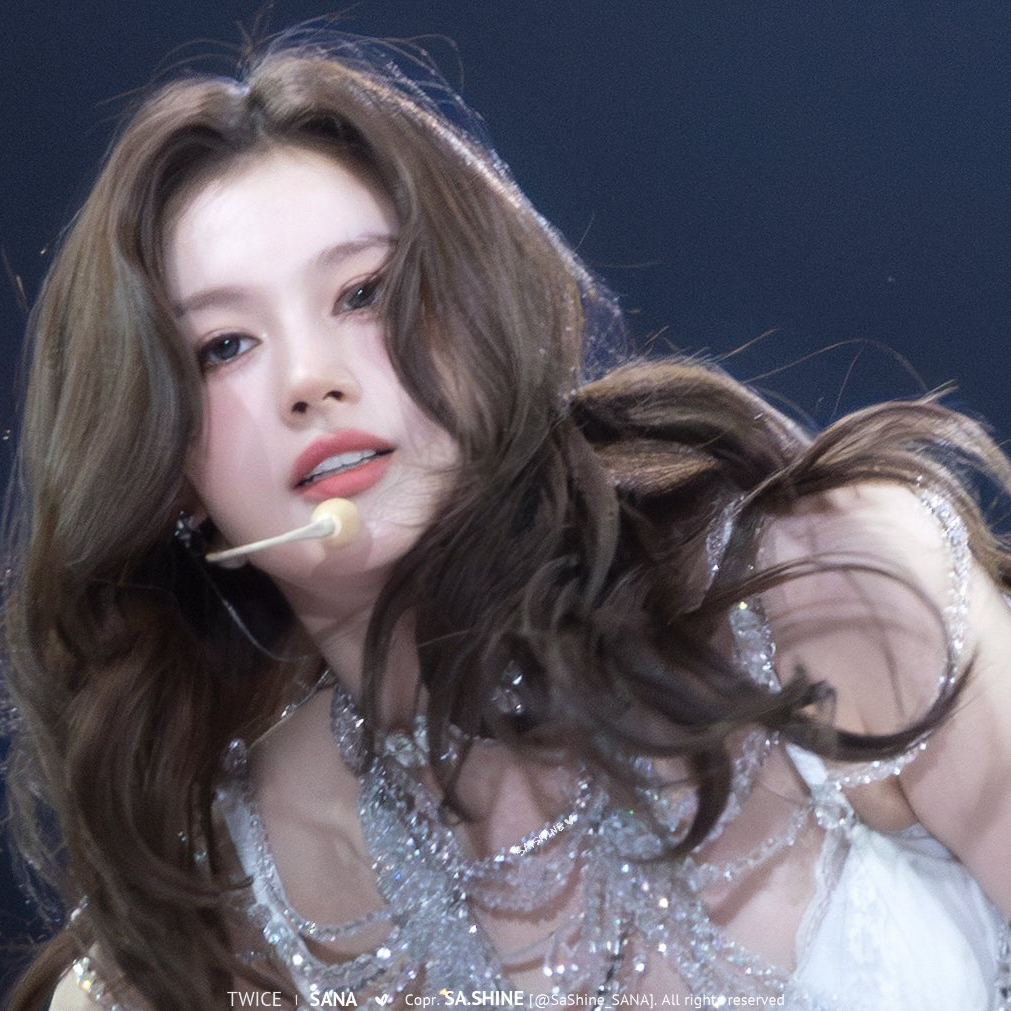 Foto aktivitas terbaru Sana (TWICE)