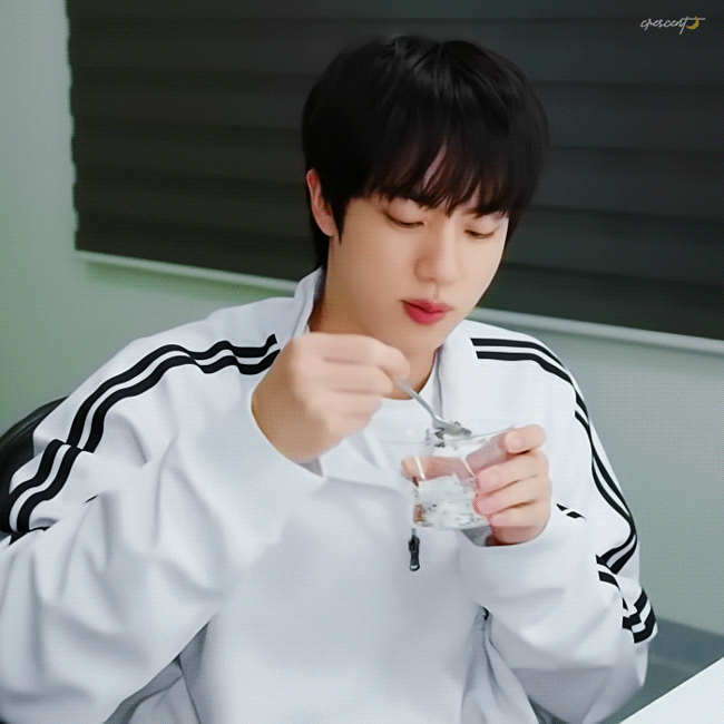Foto aktivitas terbaru Jin (BTS)