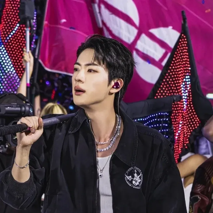 Momen yang diabadikan oleh penggemar Jin (BTS)