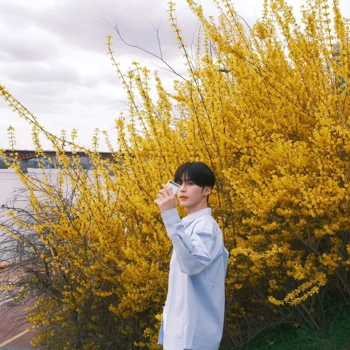 Latest photo of Sung Hanbin (ZEROBASEONE)