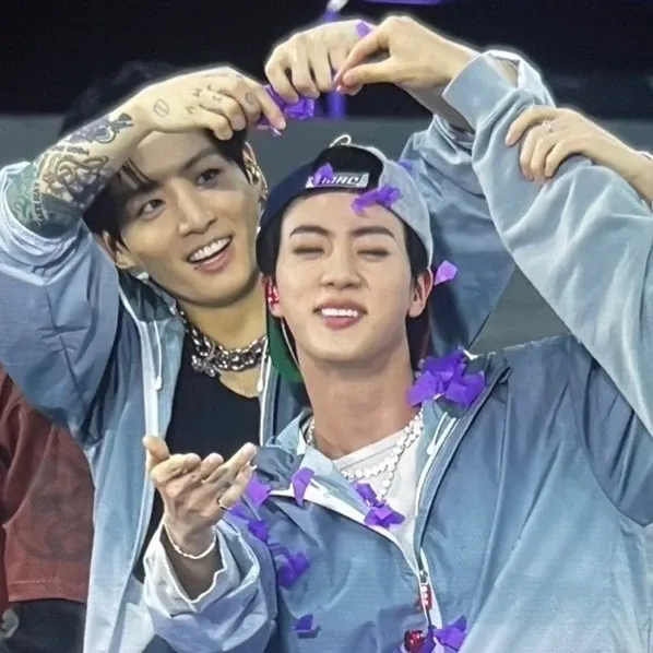 Foto aktivitas terbaru Jin (BTS)