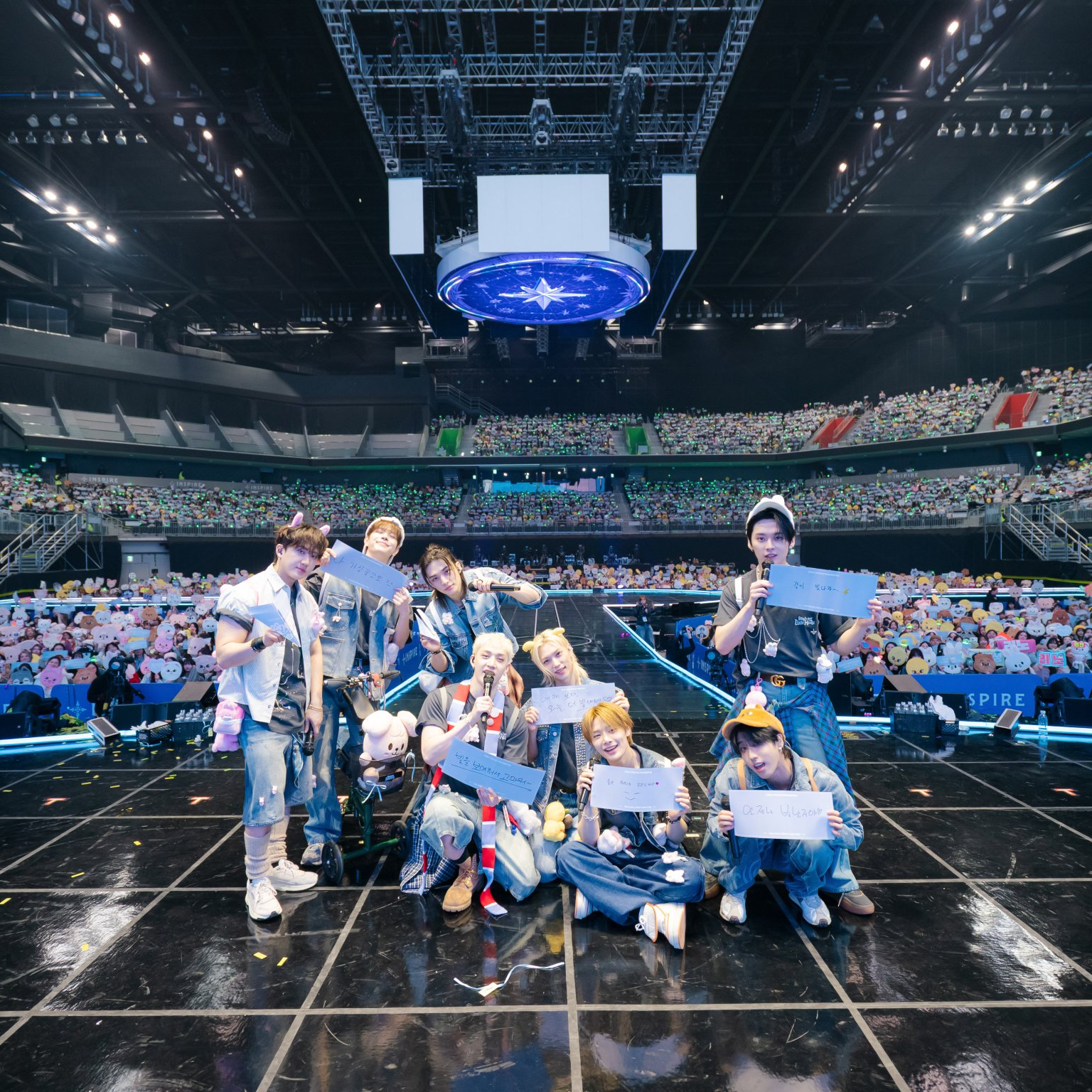 Stray Kids의 비하인드 컷