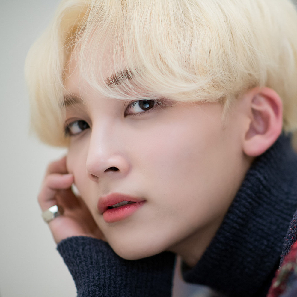 A moment captured by Jeonghan (SEVENTEEN)'s fan