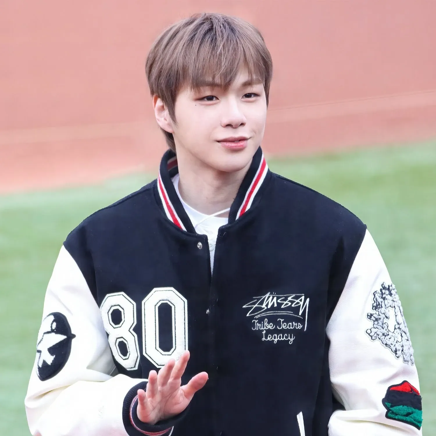 강다니엘의 비하인드 컷