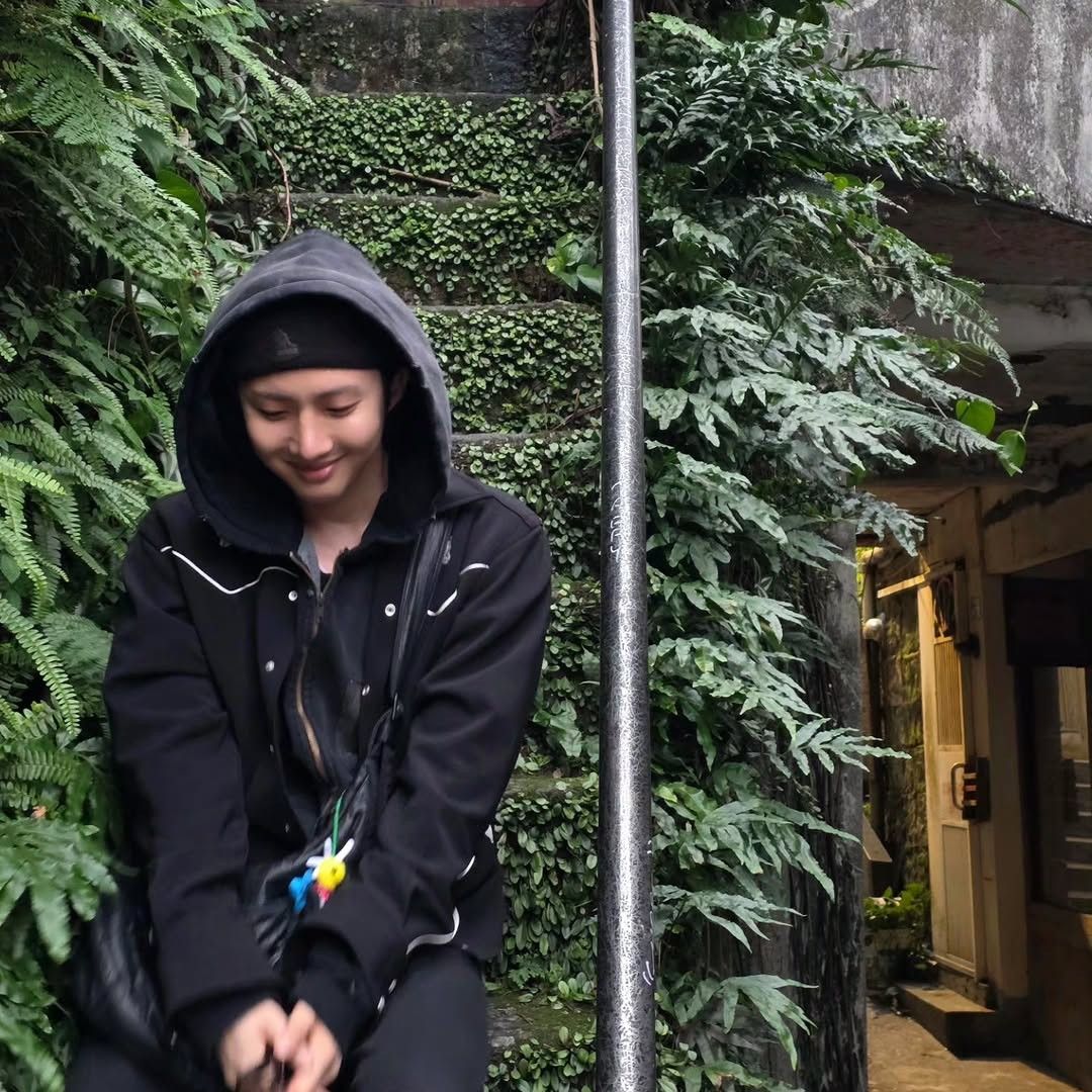 A moment captured by Hui (PENTAGON)'s fan