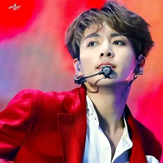 Foto aktivitas terbaru Jungkook (BTS)