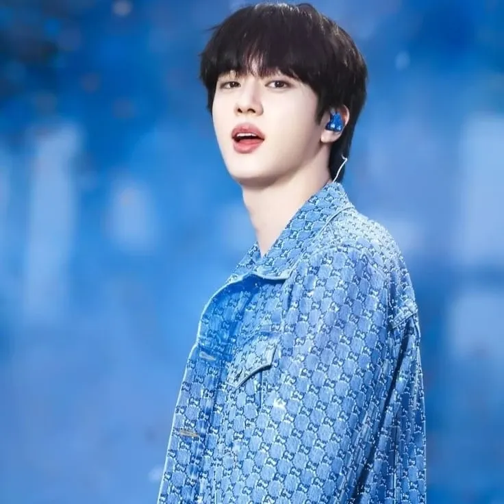 Momen yang diabadikan oleh penggemar Jin (BTS)