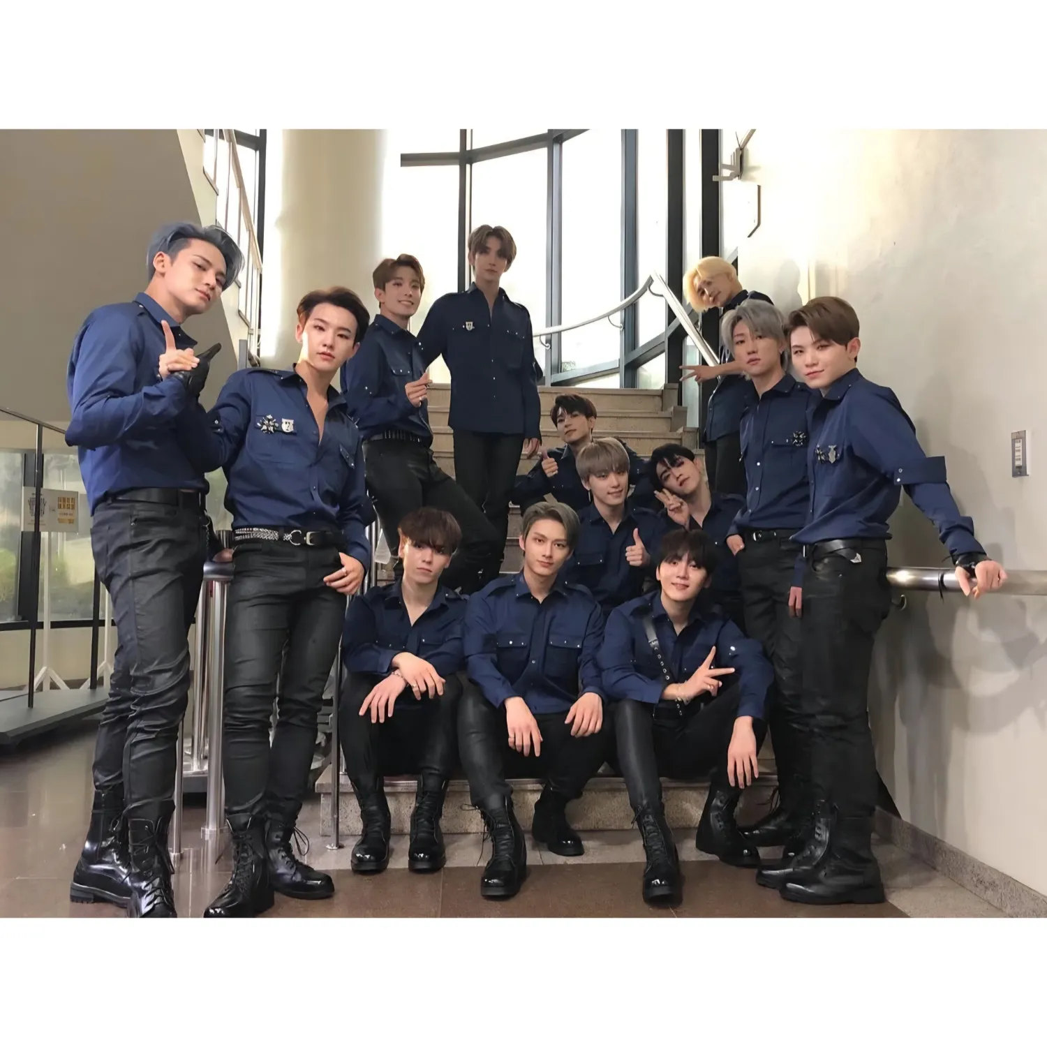 Foto terbaru SEVENTEEN