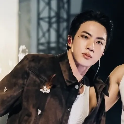 Momen yang diabadikan oleh penggemar Jin (BTS)