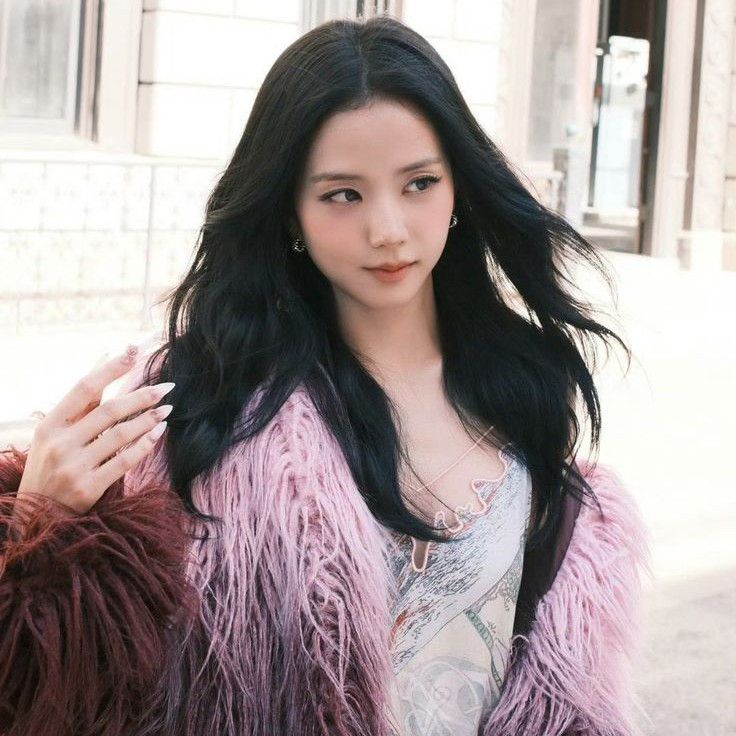 Foto aktivitas terbaru Jisoo (BLACKPINK)