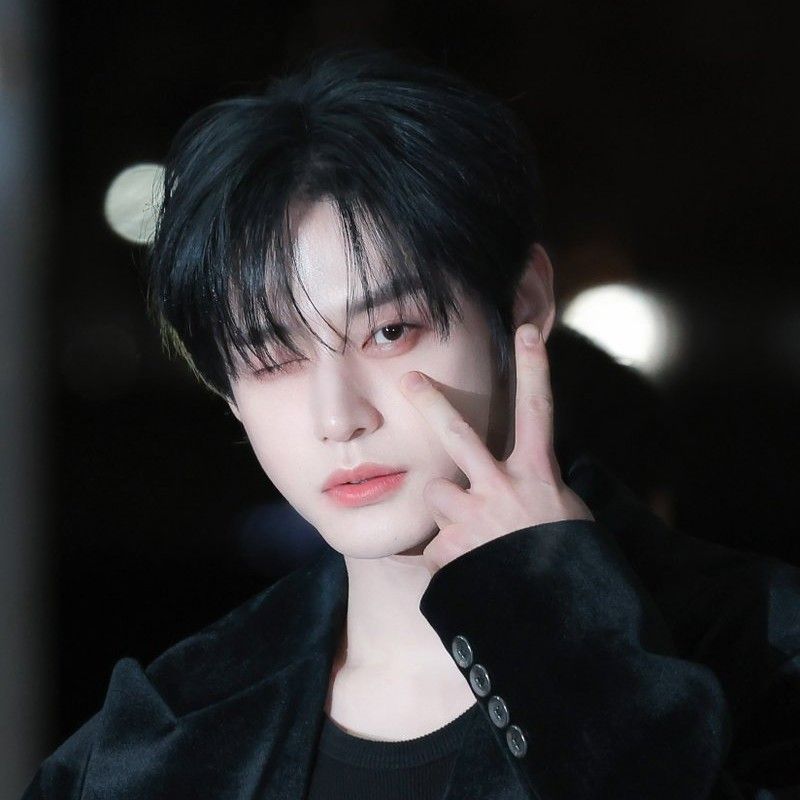 Latest photo of Kim Jiwoong (ZEROBASEONE)