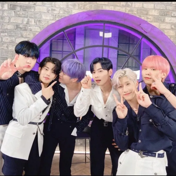 아스트로의 최신 사진