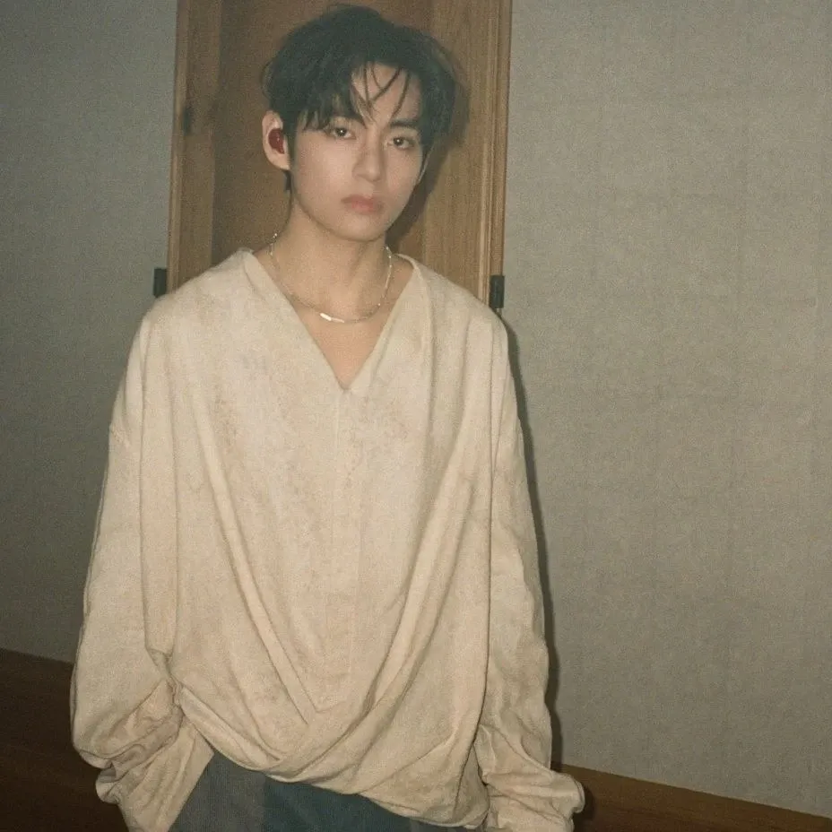 Foto aktivitas terbaru V (BTS)