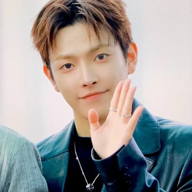 弘中 (ATEEZ)的幕后花絮