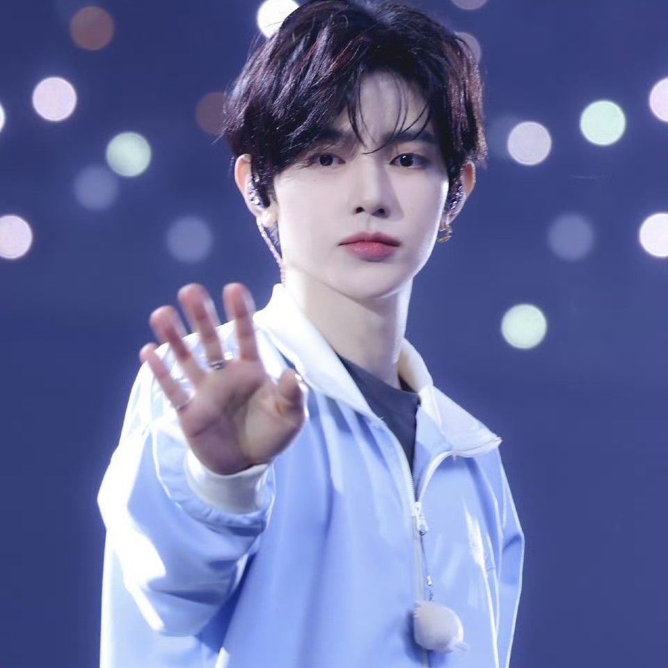 Behind-the-scenes cut of Zhang Hao (ZEROBASEONE)