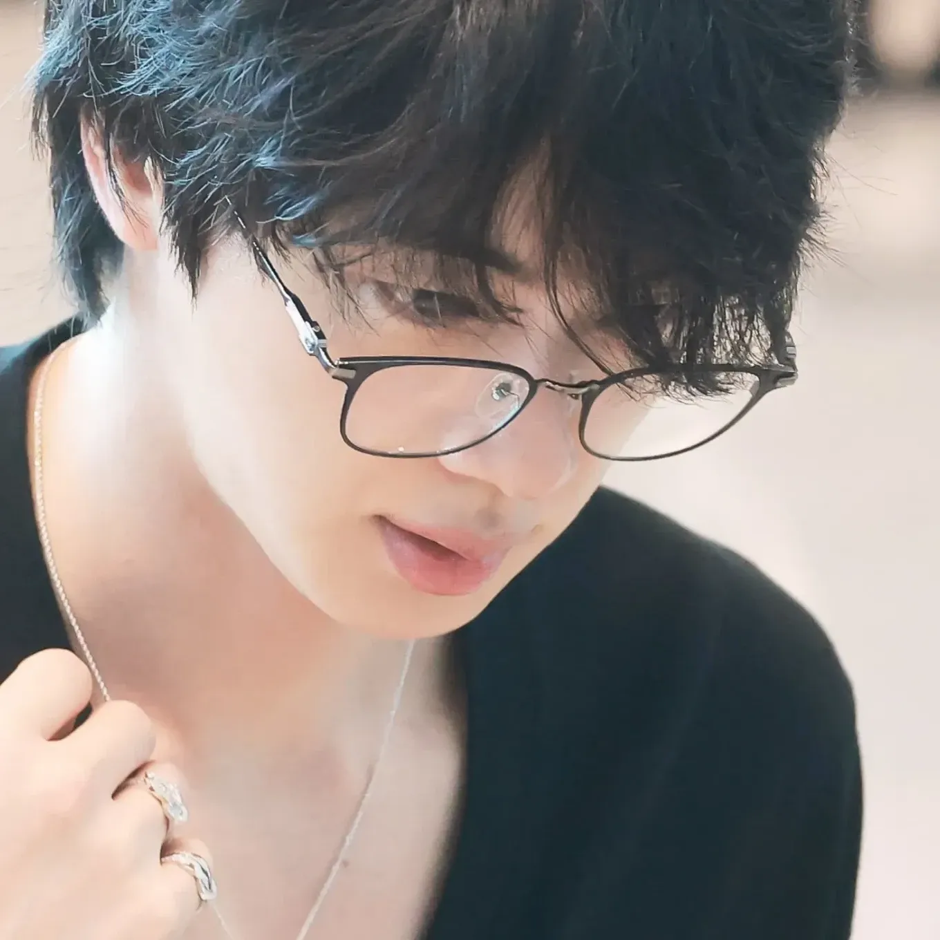 Foto aktivitas terbaru Jin (BTS)