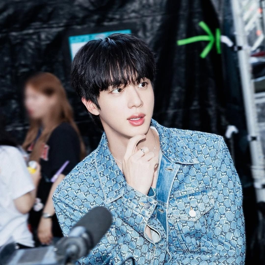 진 (방탄소년단)의 비하인드 컷