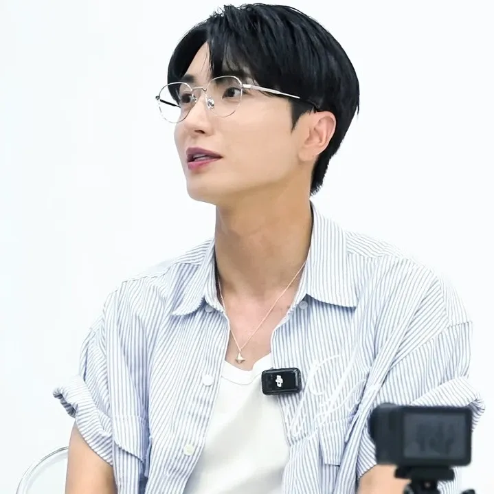 Behind-the-scenes cut of Leeteuk (Super Junior)