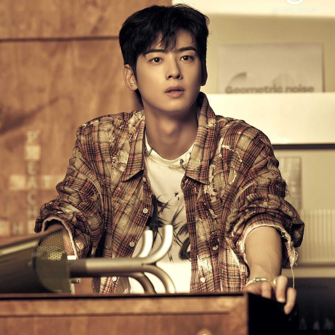 A moment captured by Eunwoo (ASTRO)'s fan