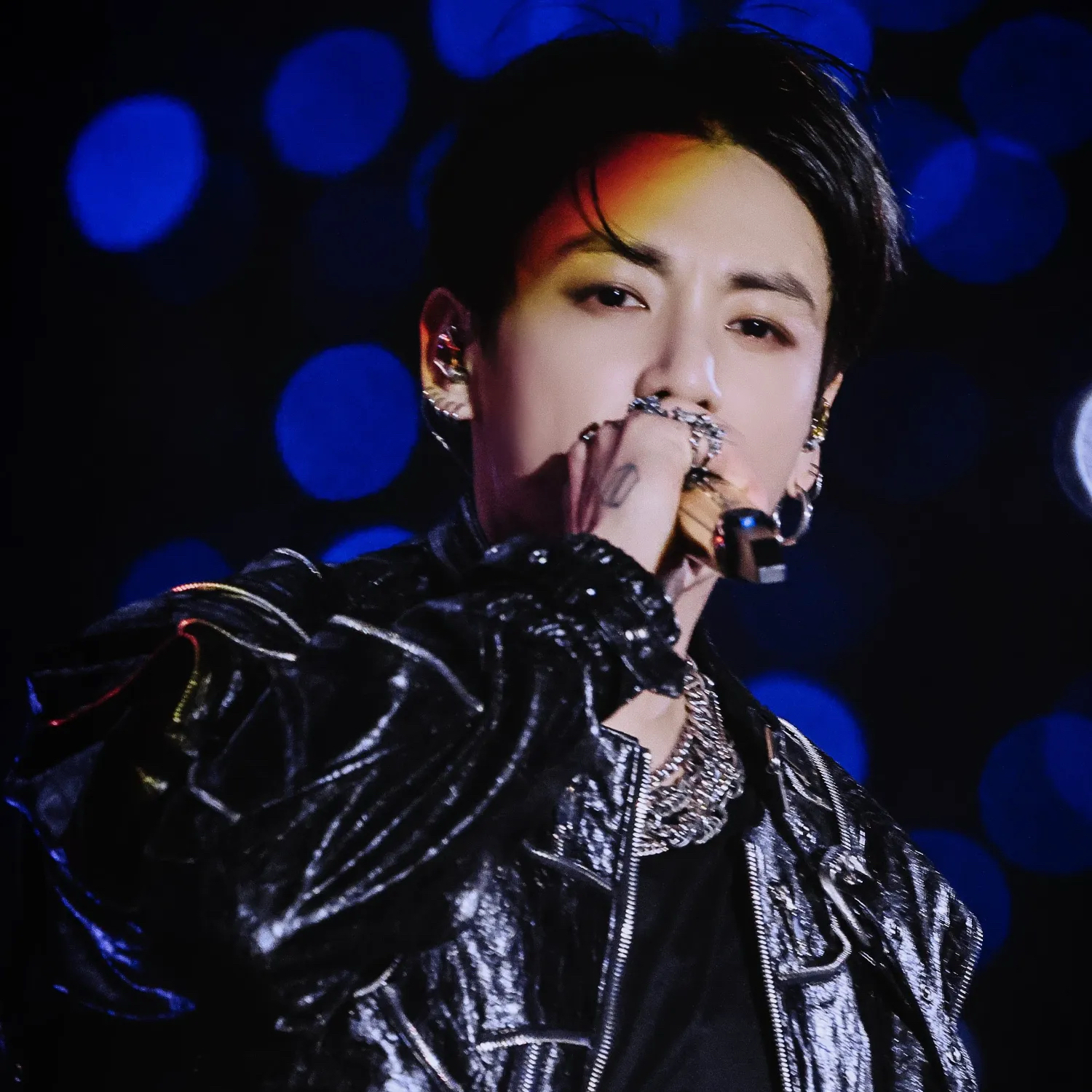 Foto aktivitas terbaru Jungkook (BTS)