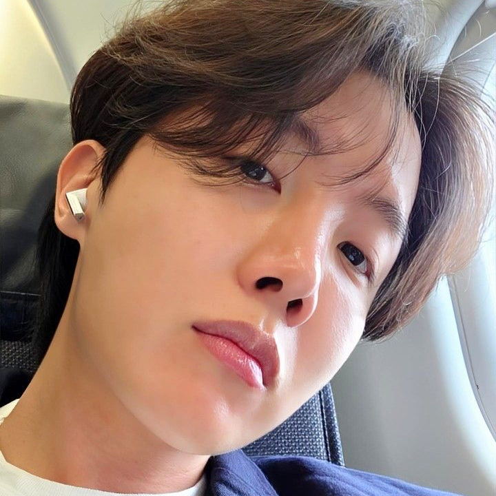 제이홉 (방탄소년단)의 최신 사진