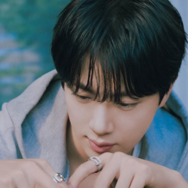 진 (방탄소년단) 최근 활동샷