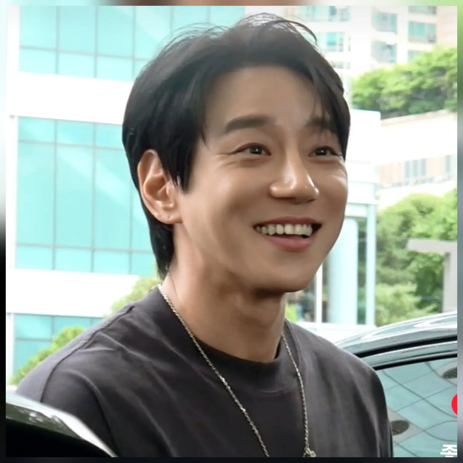 Latest photo of Hwang Chiyeol