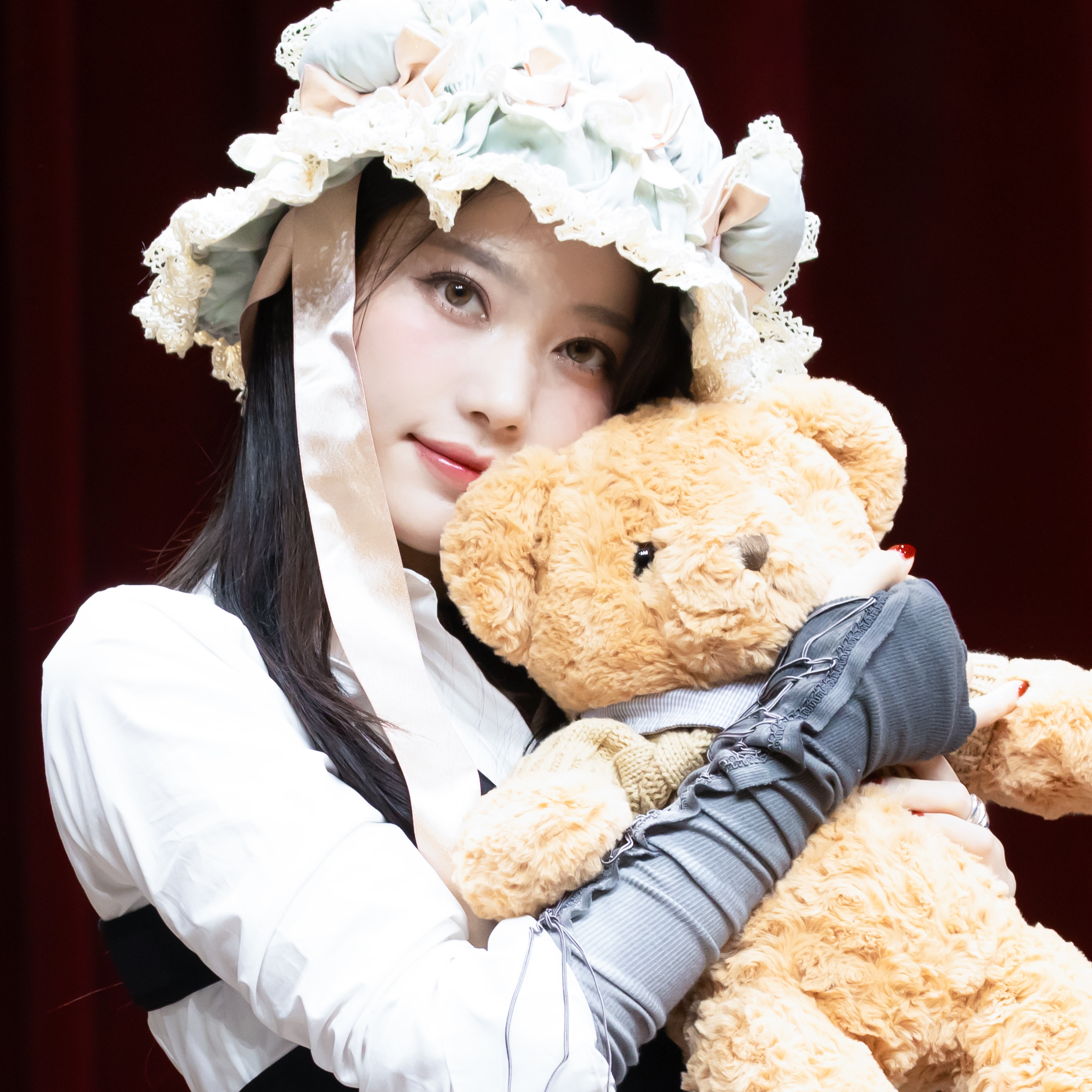 A moment captured by Xiao Ting (Kep1er)'s fan