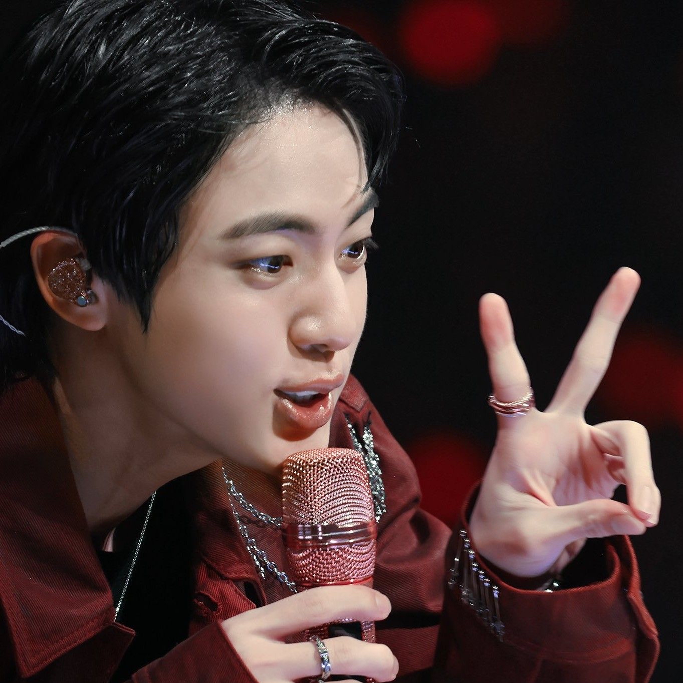 진 (방탄소년단)의 비하인드 컷