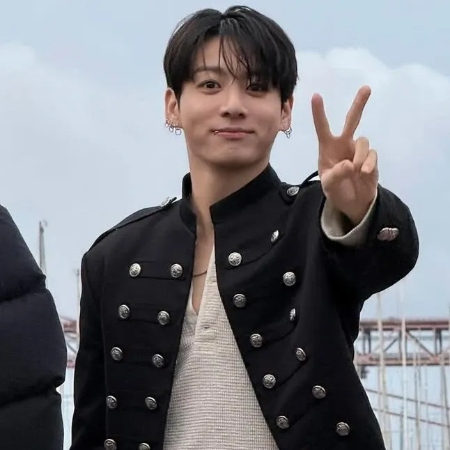 Foto aktivitas terbaru Jungkook (BTS)