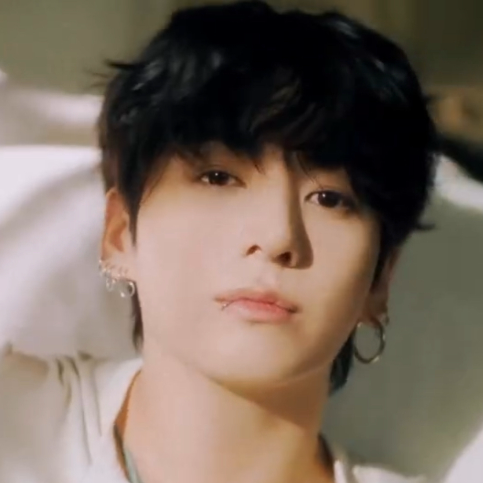 Foto aktivitas terbaru Jungkook (BTS)