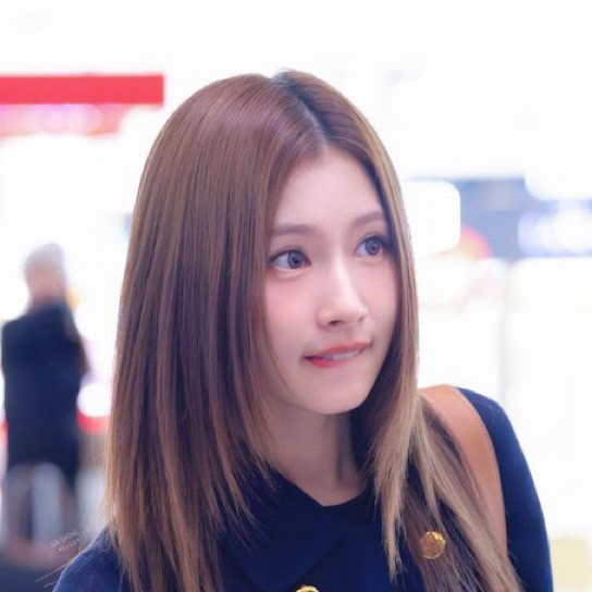 Foto aktivitas terbaru Sana (TWICE)