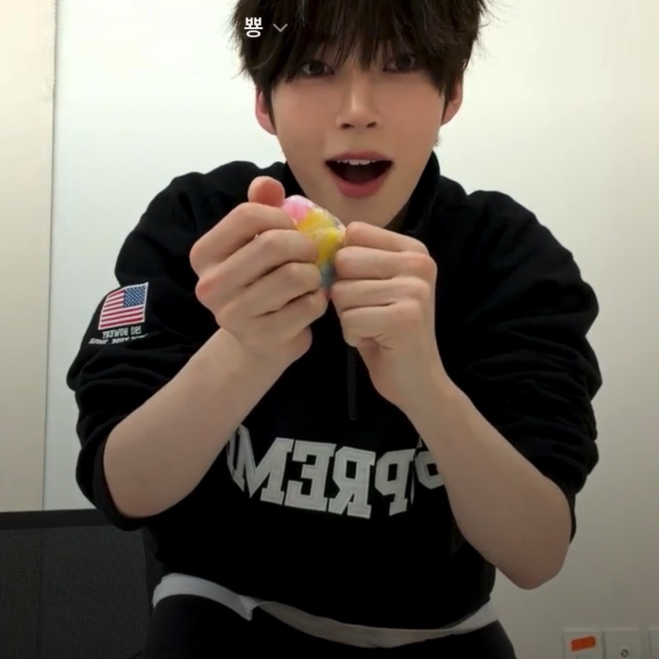Behind-the-scenes cut of Sung Hanbin (ZEROBASEONE)