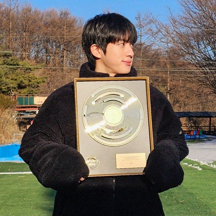 Momen yang diabadikan oleh penggemar Jin (BTS)