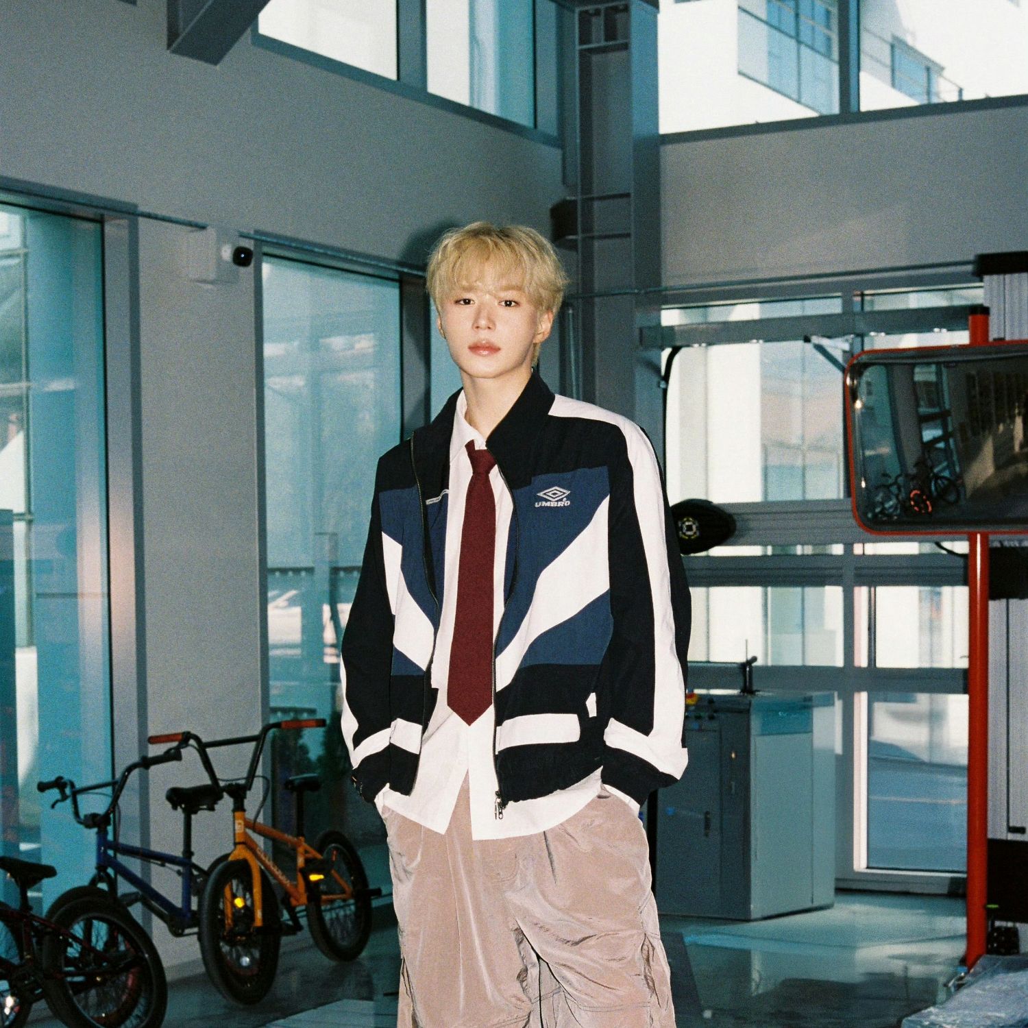 Behind-the-scenes cut of Kim Junseo (ALPHA DRIVE ONE)