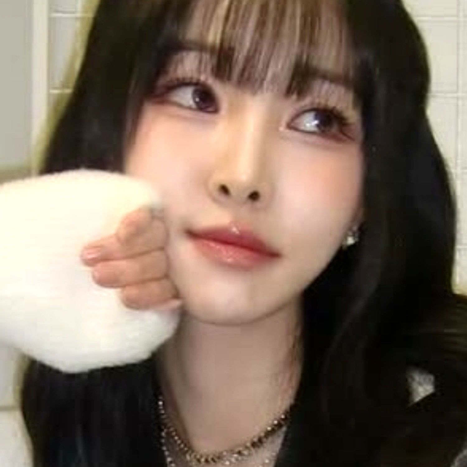 Behind-the-scenes cut of Yuju (GFRIEND)