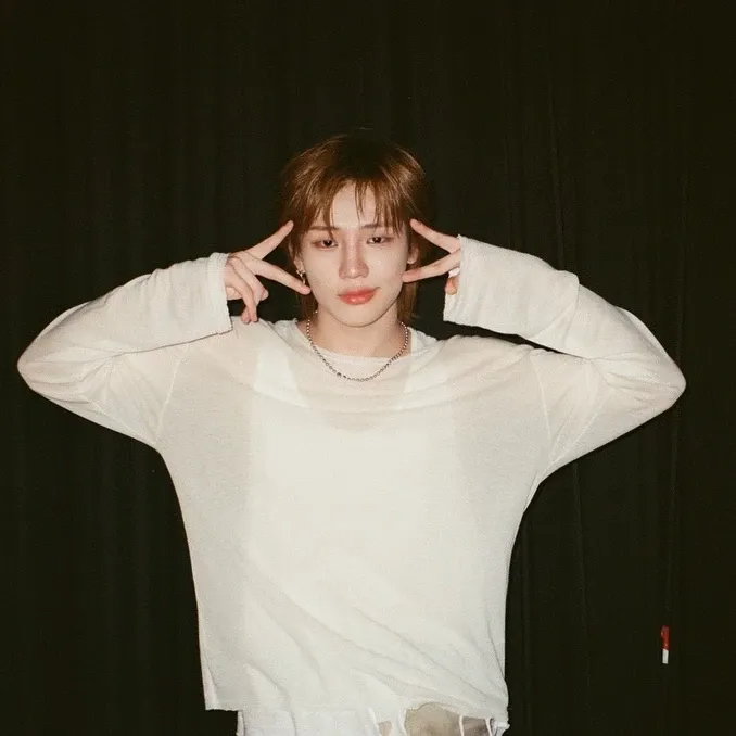 Behind-the-scenes cut of Junhyeok (TNX)