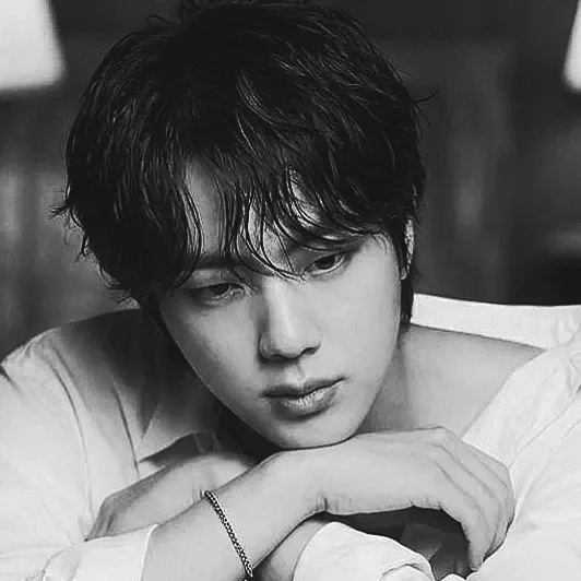 Foto aktivitas terbaru Jin (BTS)