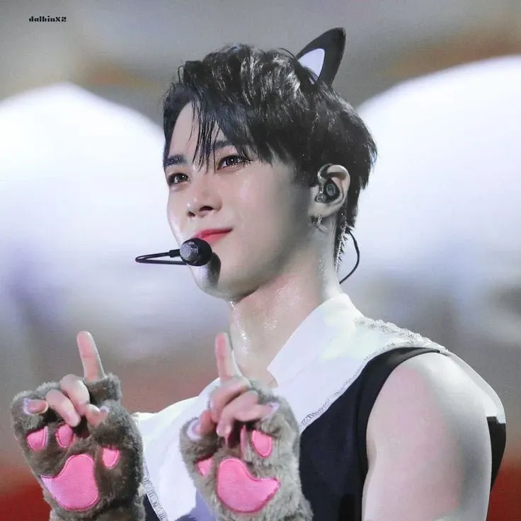 Latest photo of Moonbin (ASTRO)