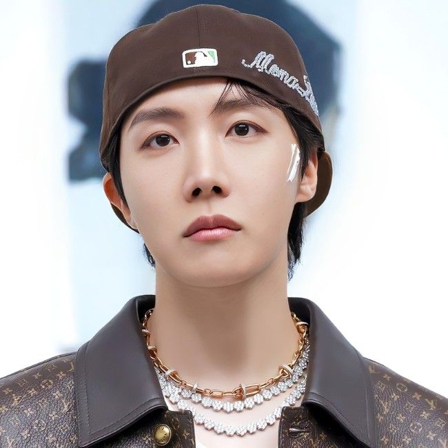 Momen yang diabadikan oleh penggemar j-hope (BTS)