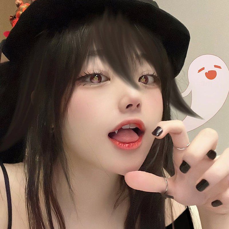 A moment captured by QWER's fan