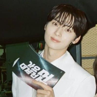 Behind-the-scenes cut of Hwang Minhyun