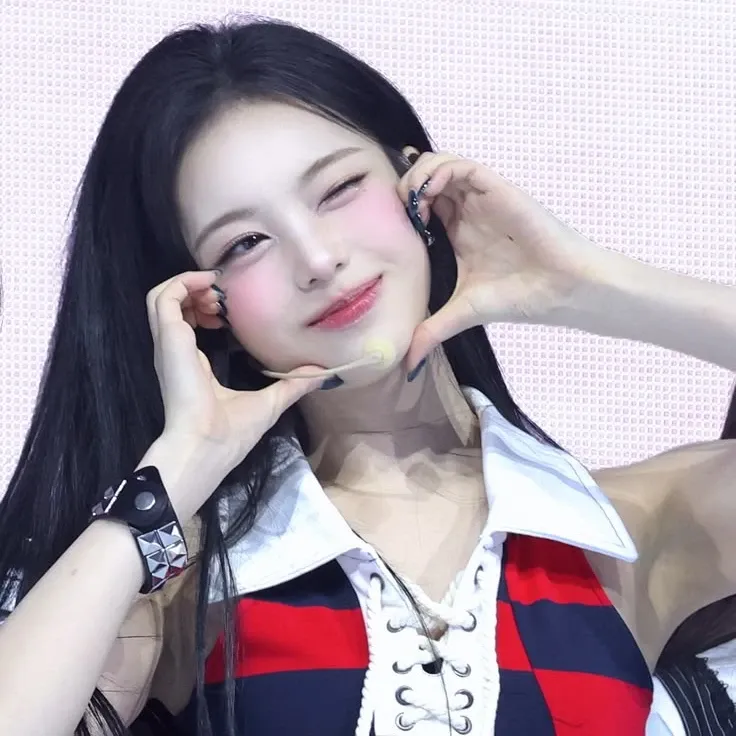 A moment captured by Ian (Hearts2Hearts)'s fan