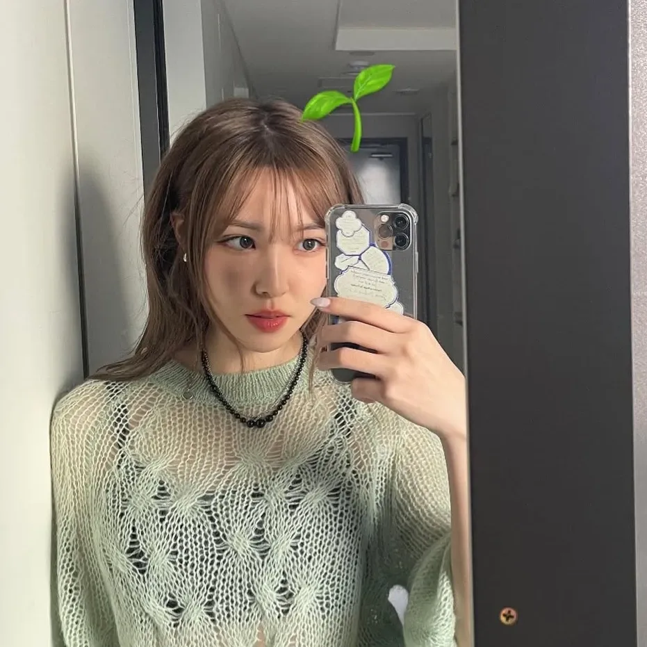 Behind-the-scenes cut of Yuju (GFRIEND)