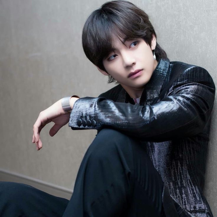 V (防彈少年團)的最新照片