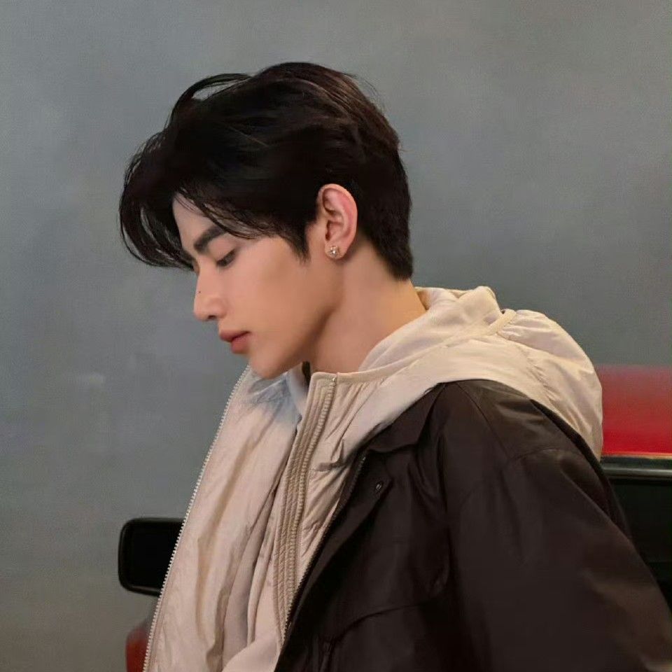 Latest photo of Zhang Hao (ZEROBASEONE)