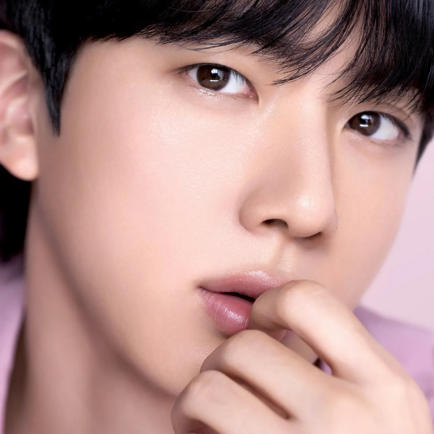 Behind-the-scenes cut of Jin (BTS)