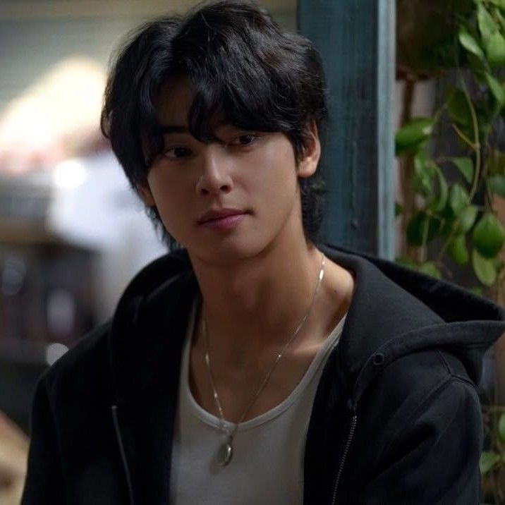 Latest photo of Eunwoo (ASTRO)