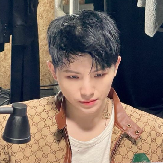 Woozi (SEVENTEEN)的幕後花絮