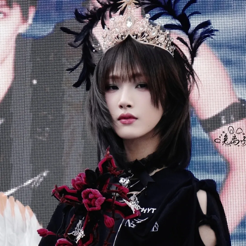 A moment captured by Hu Yetao (NexT1DE)'s fan